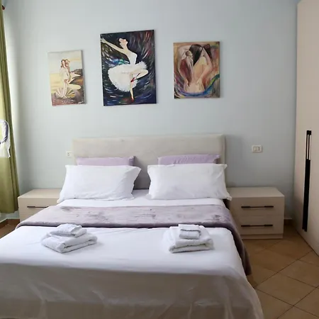 Apartment At An Artist's Place! Tirana