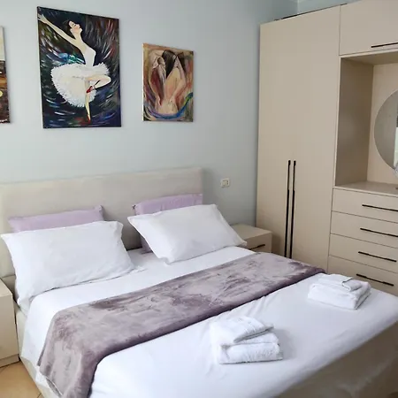Apartment At An Artist's Place! Tirana