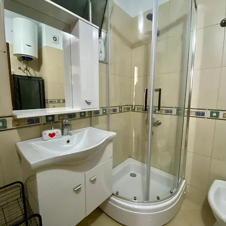 Apartment At An Artist's Place! Tirana