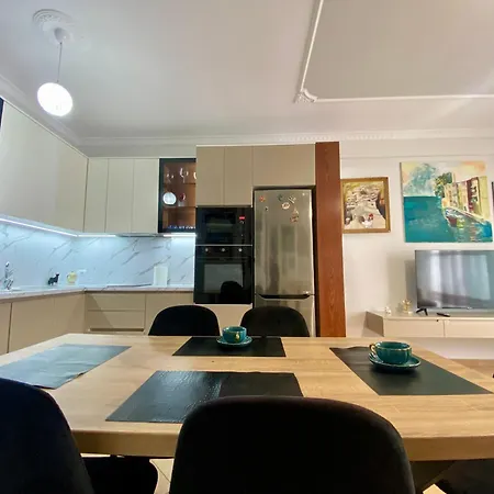 Apartment At An Artist's Place! Tirana