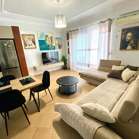 Apartment At An Artist's Place! *